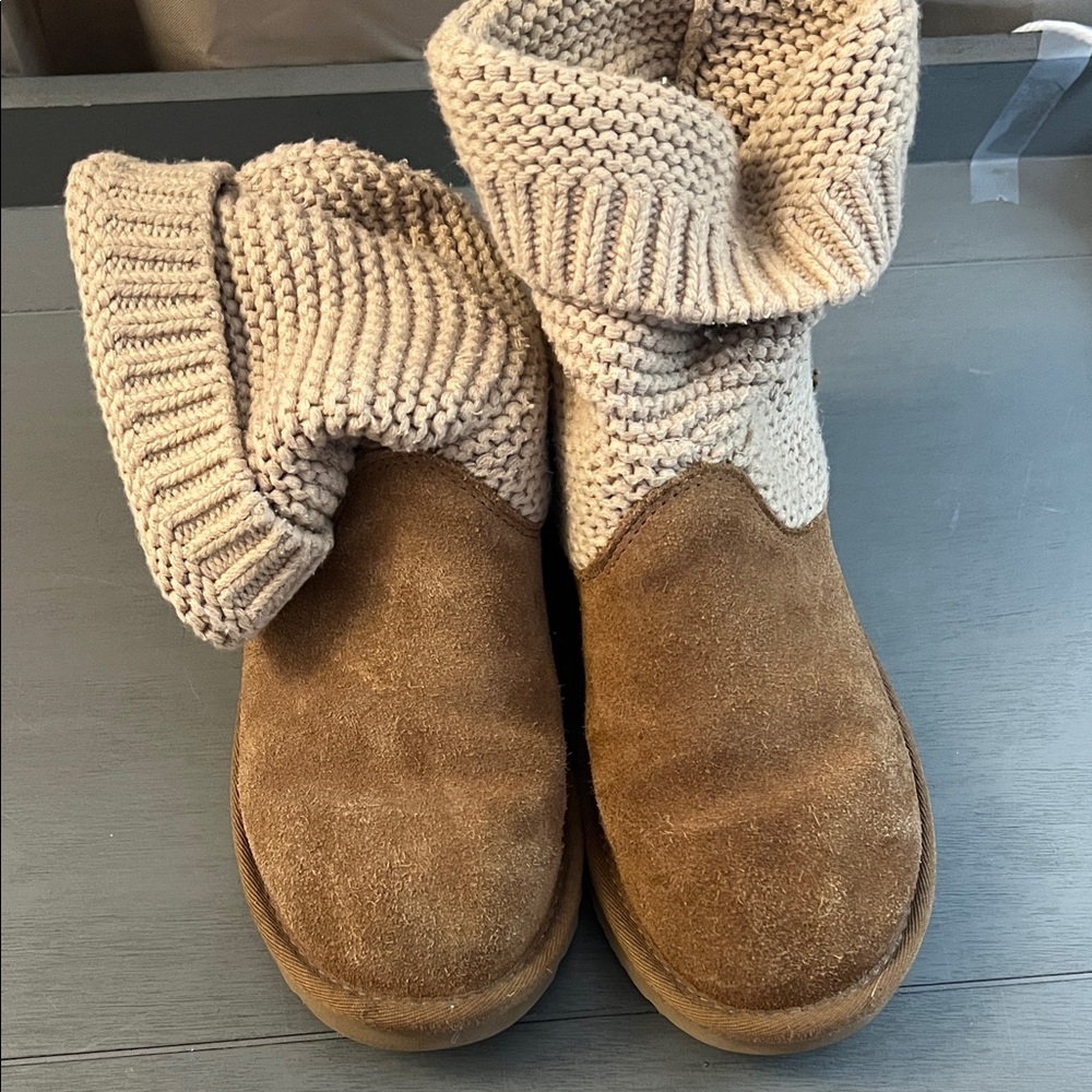 UGG Tan Knit Cuff Slippers says 6 but I wear size 7 and they fit me perfectly